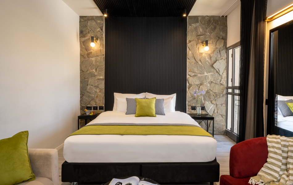 Hotel Giladi Family Bazelet 01 low